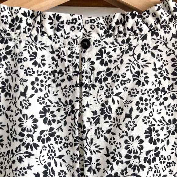 SZ S NWOT Wildflower Motif Mock Neck Blouse! - Picture 9 of 9